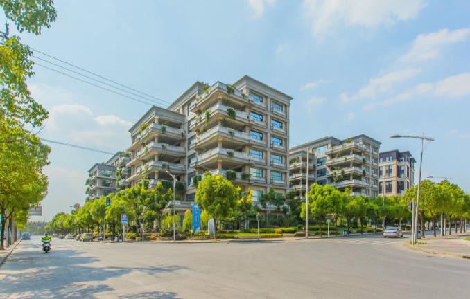 上海湯泉國際大廈：多條公交線路匯聚，員工上下班無憂